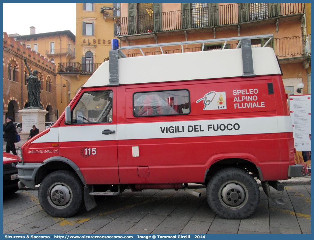 VF 17324
Corpo Nazionale Vigili del Fuoco
Nucleo Speleo Alpino Fluviale
Iveco Daily 40-10 4x4 II serie
Parole chiave: VVF;V.V.F.;Corpo;Nazionale;Vigili;del;Fuoco;Iveco;Daily;40-10;SAF;S.A.F.;Speleo;Alpino;Fluviale