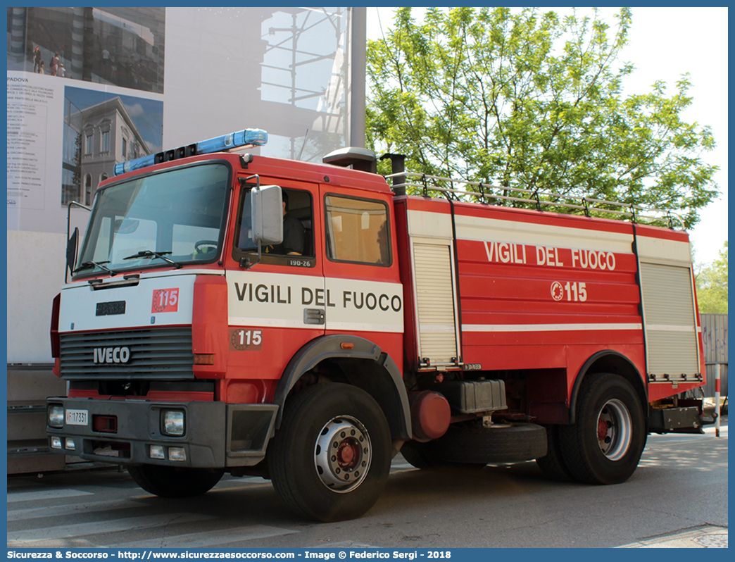 VF 17331
Corpo Nazionale Vigili del Fuoco
Iveco 190-26
(variante)
Allestitore Baribbi S.p.A.
Ricondizionato Maritan S.r.l.
Parole chiave: VVF;V.V.F.;Corpo;Nazionale;Vigili;del;Fuoco;ABP;A.B.P.;AutoBottePompa;AutoBotte;Fiat;Iveco;190-26;190 - 26;Baribbi;Maritan