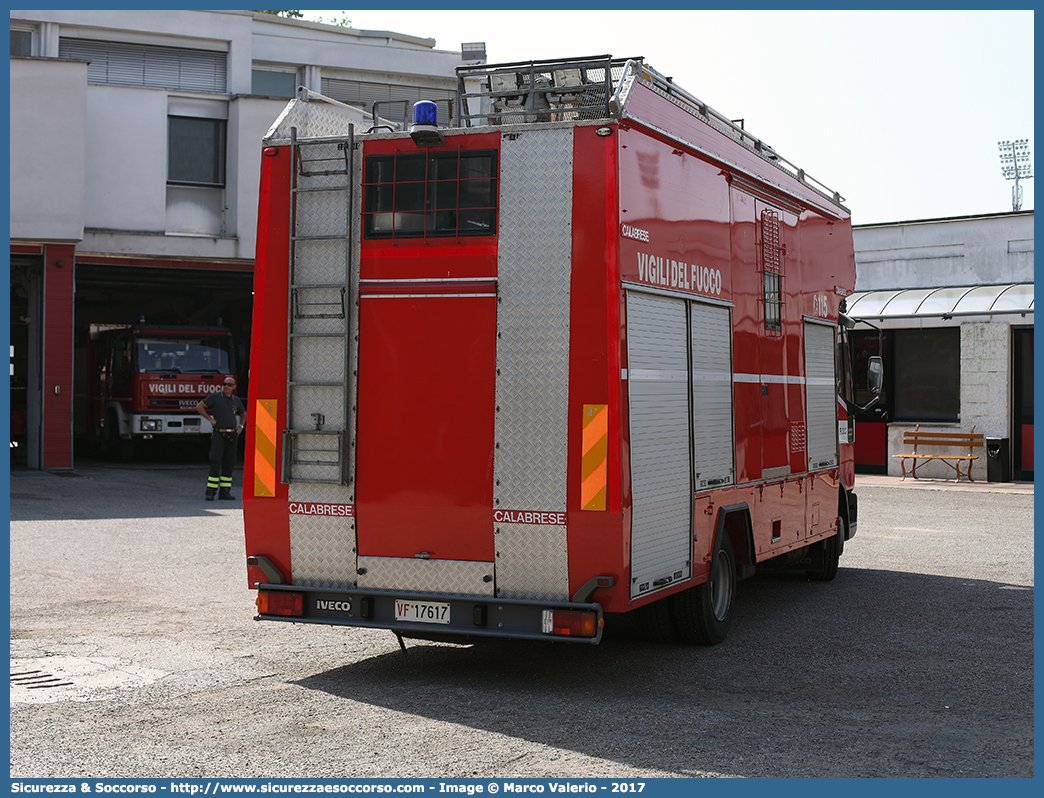 VF 17617
Corpo Nazionale Vigili del Fuoco
Iveco EuroCargo 100E18 I serie
Allestitore Calabrese S.p.A.
Parole chiave: VVF;V.V.F.;Corpo;Nazionale;Vigili;del;Fuoco;Polilogistici;Polilogistico;Iveco;EuroCargo;100E18;Calabrese