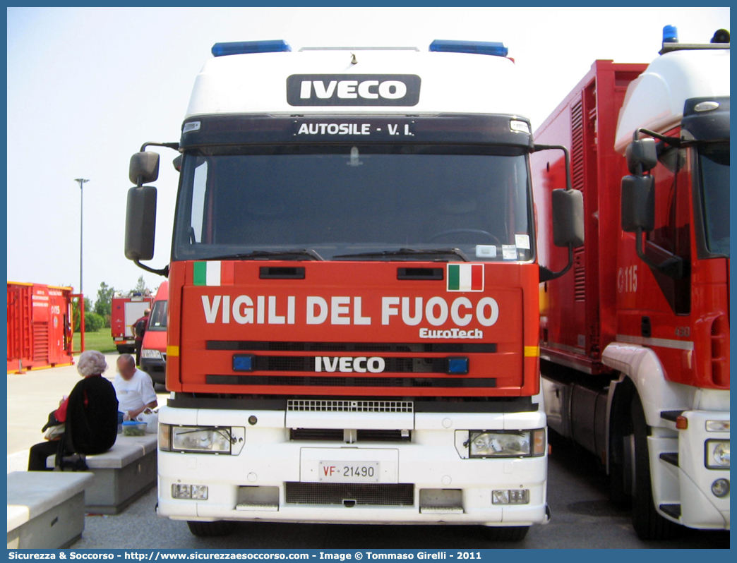 VF 21490
Corpo Nazionale Vigili del Fuoco
Nucleo N.B.C.R.
Iveco EuroTech 440E38
Parole chiave: VVF;V.V.F.;Corpo;Nazionale;Vigili;del;Fuoco;Iveco;EuroTech;440E38;NBCR;N.B.C.R.;Nucleare;Batteriologico;Chimico;Radiologico;Radiometrico;Radiometria;Radioattività;Radioattivita