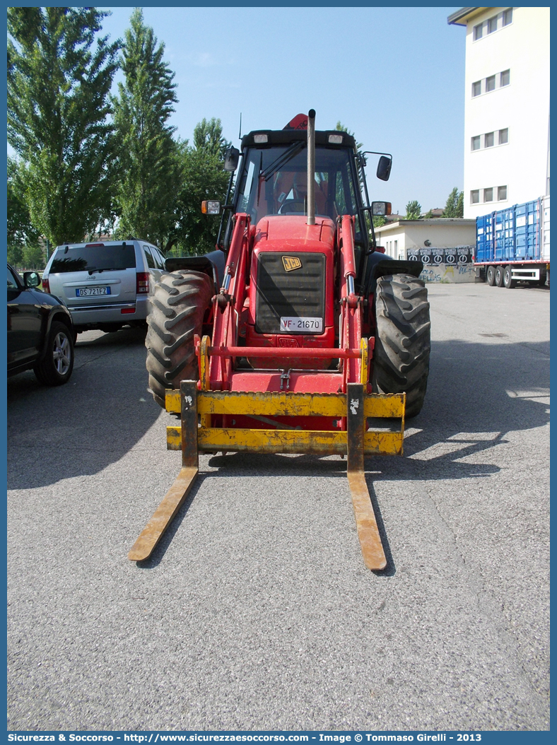 VF 21670
Corpo Nazionale Vigili del Fuoco
JCB 4CX
Parole chiave: VVF;V.V.F.;Corpo;Nazionale;Vigili;del;Fuoco;JCB;4CX