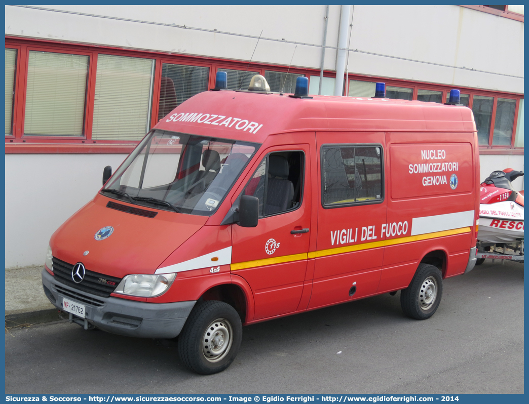 VF 21762
Corpo Nazionale Vigili del Fuoco
Nucleo Soccorso Subacqueo e Acquatico
Mercedes Benz Sprinter 316 4x4 I serie restyling
Parole chiave: VVF;V.V.F.;Corpo;Nazionale;Vigili;del;Fuoco;Mercedes Benz;Sprinter;NSSA;N.S.S.A.;Soccorso;Subacqueo;Acquatico;Sommozzatori;Subacquei