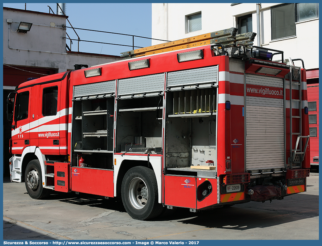 VF 22619
Corpo Nazionale Vigili del Fuoco
Mercedes Benz Actros 1841
Allestitore BAI S.r.l.
Parole chiave: VVF;V.V.F.;Corpo;Nazionale;Vigili;del;Fuoco;AutoPompaSerbatoio;APS;A.P.S.;Mercedes Benz;Actros;1841;BAI