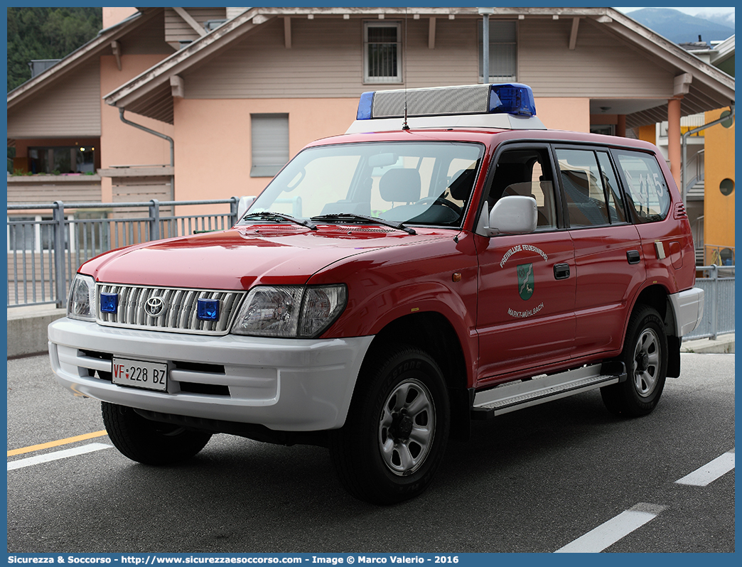 VF 228 BZ
Vigili del Fuoco Volontari Rio di Pusteria
Freiwillige Feuerwehr Mühlbach
Toyota Land Cruiser VI serie
Parole chiave: VFV;V.F.V.;Vigili;Fuoco;Volontari;Freiwillige;Feuerwehr;Rio;di;Pusteria;Mühlbach;Toyota;Land;Cruiser