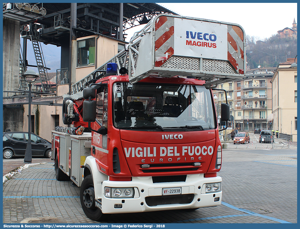 VF 22938
Corpo Nazionale Vigili del Fuoco
Iveco 150E28 EuroFire II serie
Allestitore Magirus
(variante)
Parole chiave: VVF;V.V.F.;Corpo;Nazionale;Vigili;del;Fuoco;AutoScala;AS;Iveco;150E28;EuroFire;Magirus