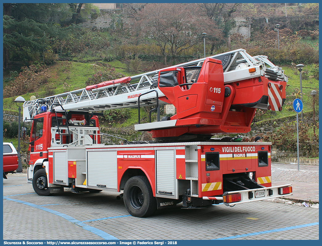 VF 22938
Corpo Nazionale Vigili del Fuoco
Iveco 150E28 EuroFire II serie
Allestitore Magirus
(variante)
Parole chiave: VVF;V.V.F.;Corpo;Nazionale;Vigili;del;Fuoco;AutoScala;AS;Iveco;150E28;EuroFire;Magirus