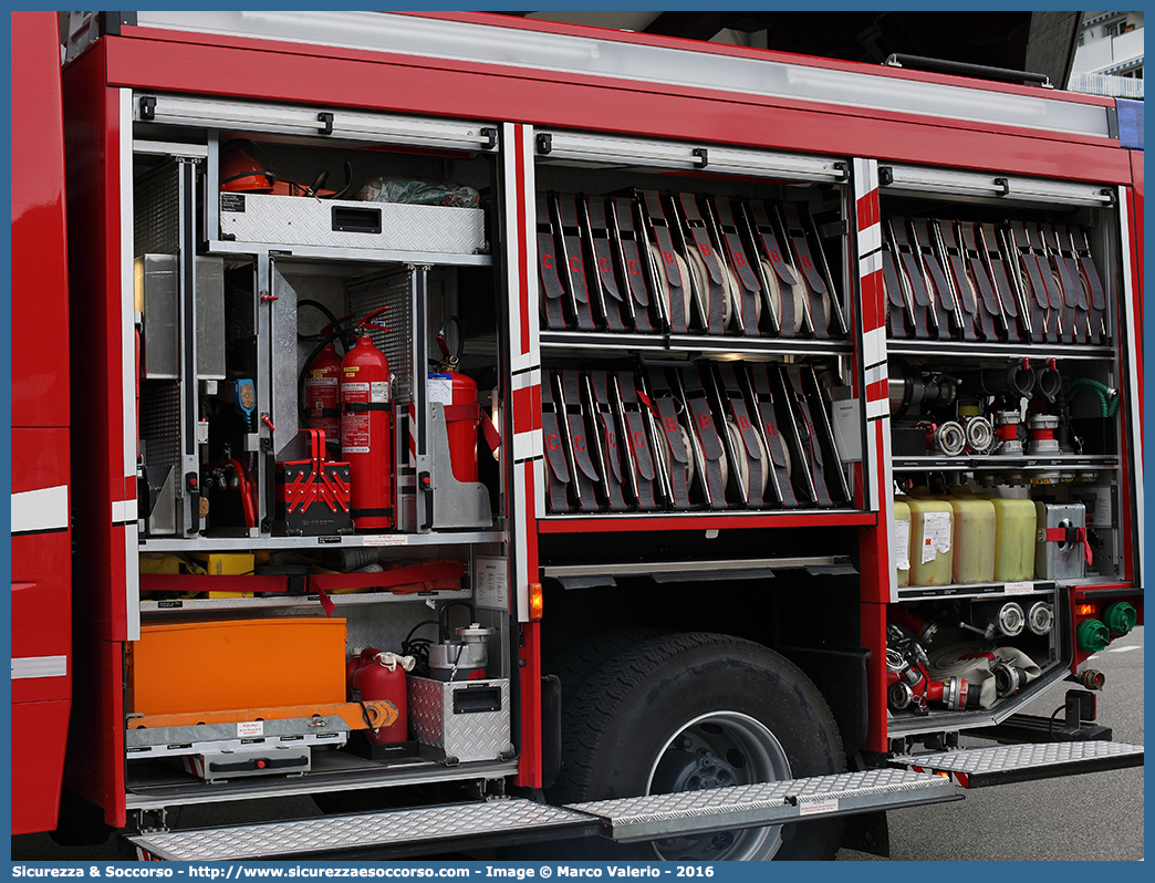 VF 232 BZ
Vigili del Fuoco Volontari Rio di Pusteria
Freiwillige Feuerwehr Mühlbach
Volvo FM 420 4x4 II serie
Allestitore Ziegler Italiana GmbH
Parole chiave: VFV;V.F.V.;Vigili;Fuoco;Volontari;Freiwillige;Feuerwehr;Rio;di;Pusteria;Mühlbach;Volvo;FM;420;4x4;Ziegler