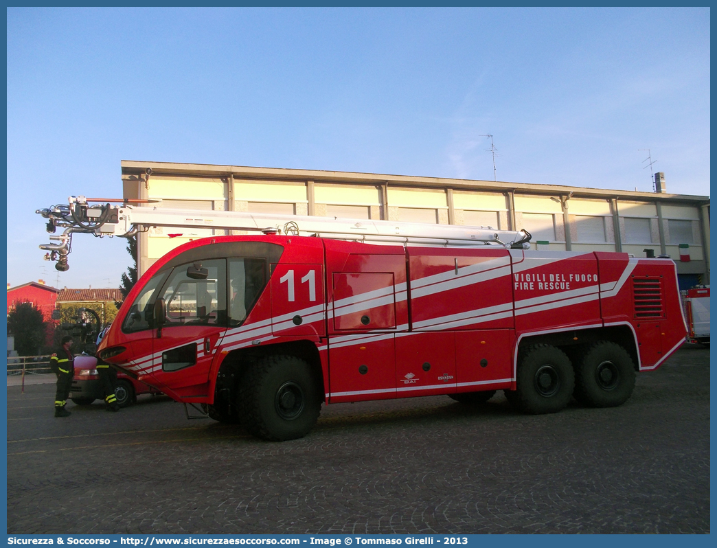 VF 25472
Corpo Nazionale Vigili del Fuoco
Nucleo Aeroportuale
Oshkosh Bai Striker E
Parole chiave: VVF;V.V.F.;Corpo;Nazionale;Vigili;del;Fuoco;Oshkosh;Striker E;Aeroportuale