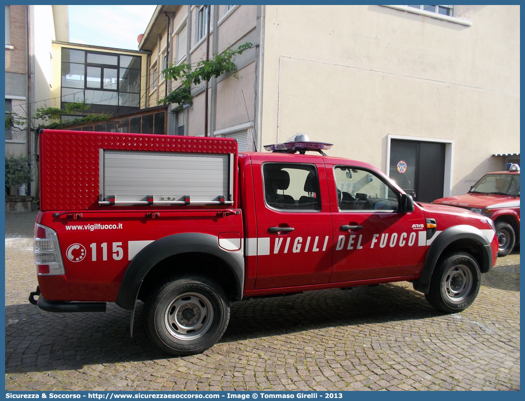 VF 25992
Corpo Nazionale Vigili del Fuoco
Ford Ranger III serie
Allestitore Aris S.p.A.
Parole chiave: VVF;V.V.F.;Corpo;Nazionale;Vigili;del;Fuoco;Ford;Ranger;Aris