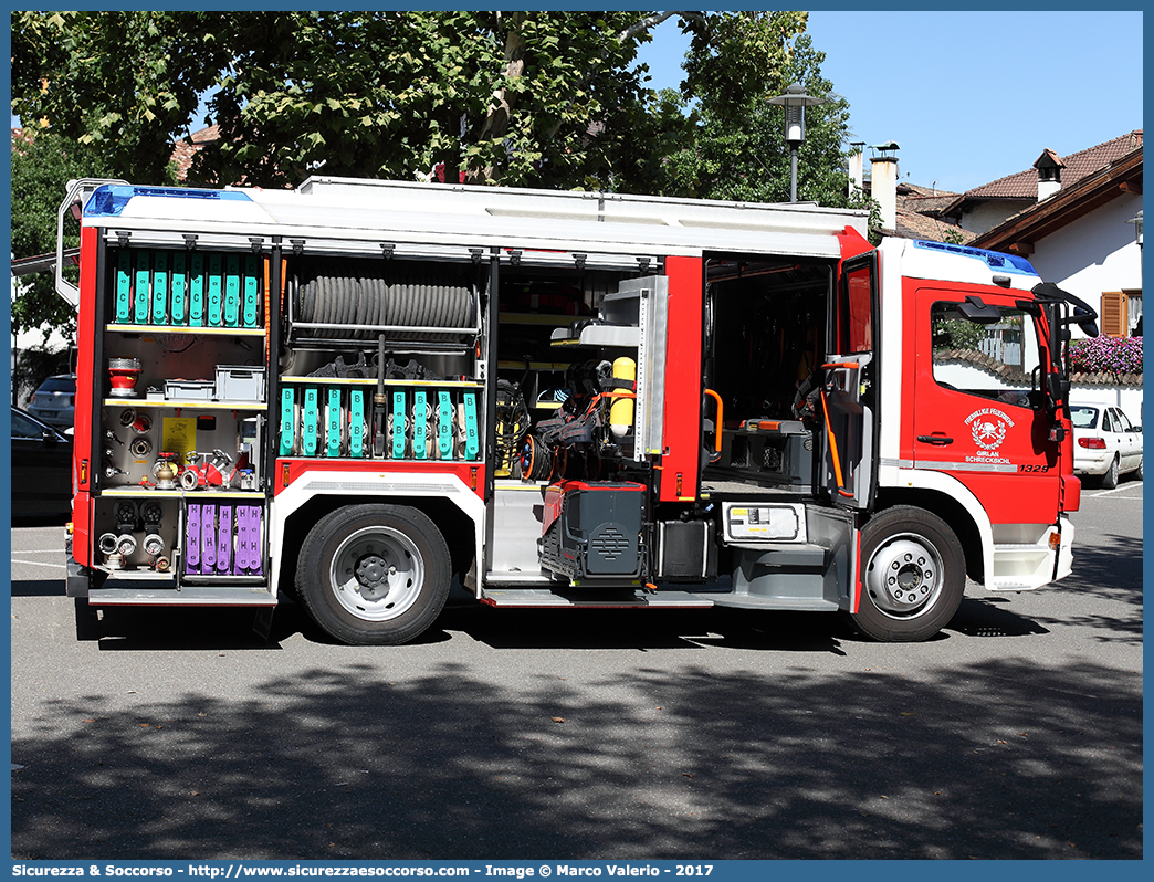 VF 25D BZ
Vigili del Fuoco Volontari Cornaiano-Colterenzio
Freiwillige Feuerwehr Girlan-Schreckbichl
Mercedes Benz Atego 1329 II serie
Allestitore Brandschutz S.r.l.
Parole chiave: VFV;V.F.V.;Vigili;Fuoco;Volontari;Freiwillige;Feuerwehr;Cornaiano;Colterenzio;Girlan;Schreckbichl;Mercedes;Benz;Atego;1329;Brandschutz