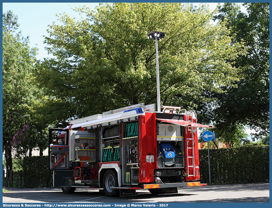 VF 25D BZ
Vigili del Fuoco Volontari Cornaiano-Colterenzio
Freiwillige Feuerwehr Girlan-Schreckbichl
Mercedes Benz Atego 1329 II serie
Allestitore Brandschutz S.r.l.
Parole chiave: VFV;V.F.V.;Vigili;Fuoco;Volontari;Freiwillige;Feuerwehr;Cornaiano;Colterenzio;Girlan;Schreckbichl;Mercedes;Benz;Atego;1329;Brandschutz