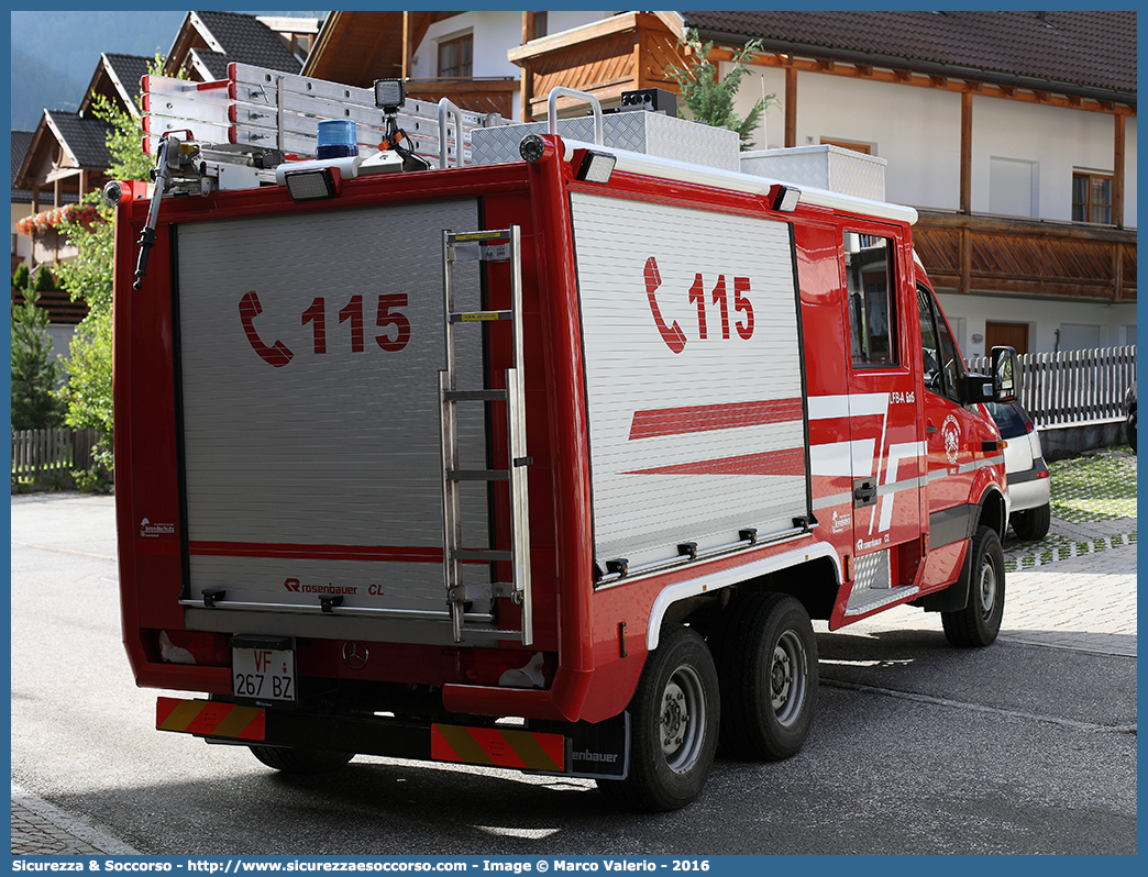 VF 267 BZ
Vigili del Fuoco Volontari Valles
Freiwillige Feuerwehr Vals
Mercedes Benz Sprinter II serie
Allestitore Rosenbauer Brandschutz GmbH
Parole chiave: VFV;V.F.V.;Vigili;Fuoco;Volontari;Freiwillige;Feuerwehr;Valles;Vals;Mercedes;Benz;Sprinter;Rosenbauer;Brandschutz