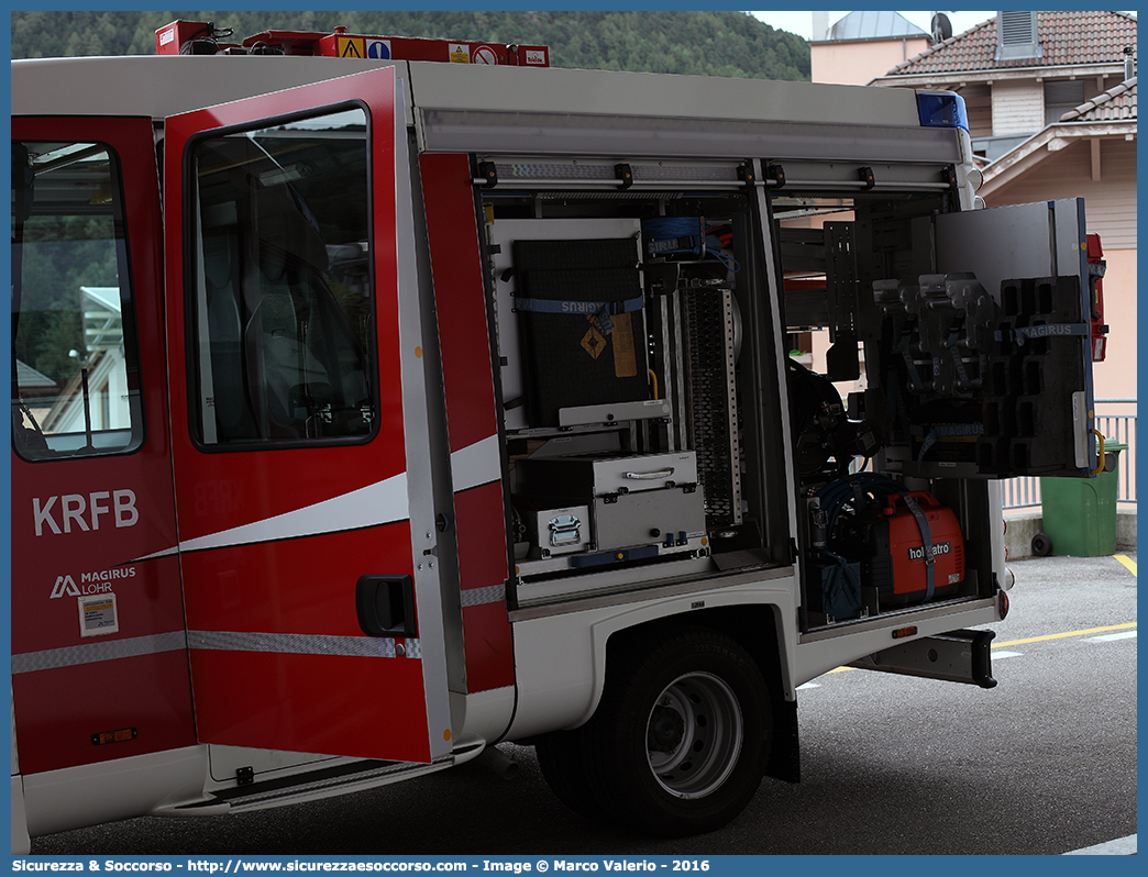 VF 269 BZ
Vigili del Fuoco Volontari Rio di Pusteria
Freiwillige Feuerwehr Mühlbach
Iveco Daily IV serie
Allestitore Magirus Lohr GmbH
Parole chiave: VFV;V.F.V.;Vigili;Fuoco;Volontari;Freiwillige;Feuerwehr;Rio;di;Pusteria;Mühlbach;Iveco;Daily;Magirus;Lohr