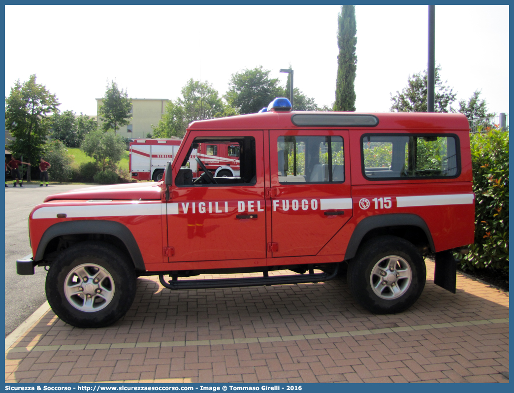 VF 27563
Corpo Nazione Vigili del Fuoco
Land Rover Defender 110
Parole chiave: VF;VVF;V.F.;V.V.F.;Corpo;Nazionale;Vigili del Fuoco;Vigili;Fuoco;Land Rover;Defender;110