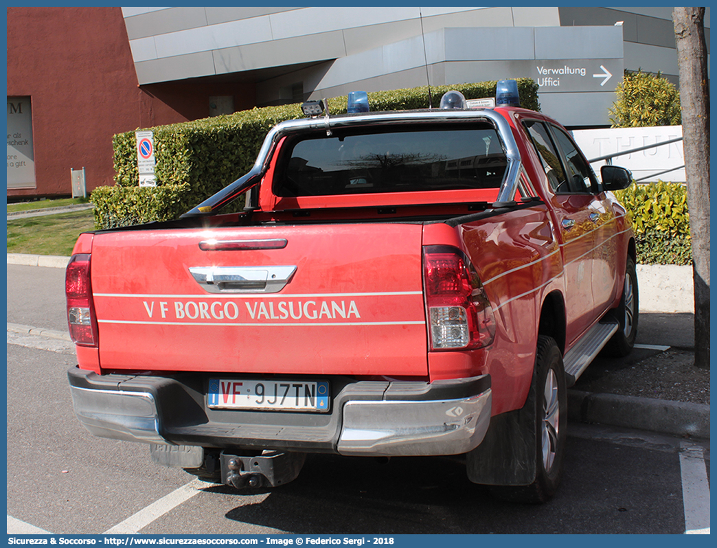 VF 9J7 TN
Unione Distrettuale di Borgo Valsugana
Toyota Hilux VIII serie
Parole chiave: VF;V.F.;Vigili del Fuoco;Vigili;Fuoco;Unione Distrettuale;Borgo Valsugana;Toyota;Hilux