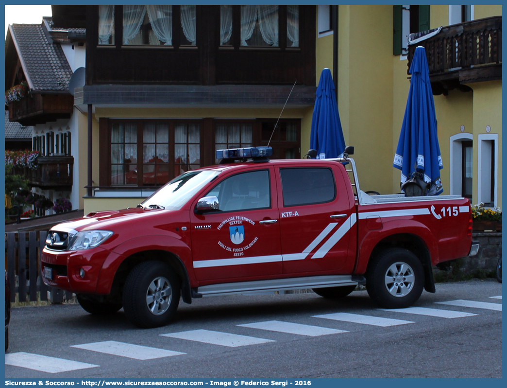 VF FW32D
Vigili del Fuoco Volontari Sesto
Freiwillige Feuerwehr Sexten
Toyota Hilux VII serie
Allestitore Ziegler Italiana GmbH
Parole chiave: VFV;V.F.V.;Vigili;Fuoco;Volontari;Freiwillige;Feuerwehr;Sesto;Sexten;Toyota;Hilux;Ziegler;Italiana