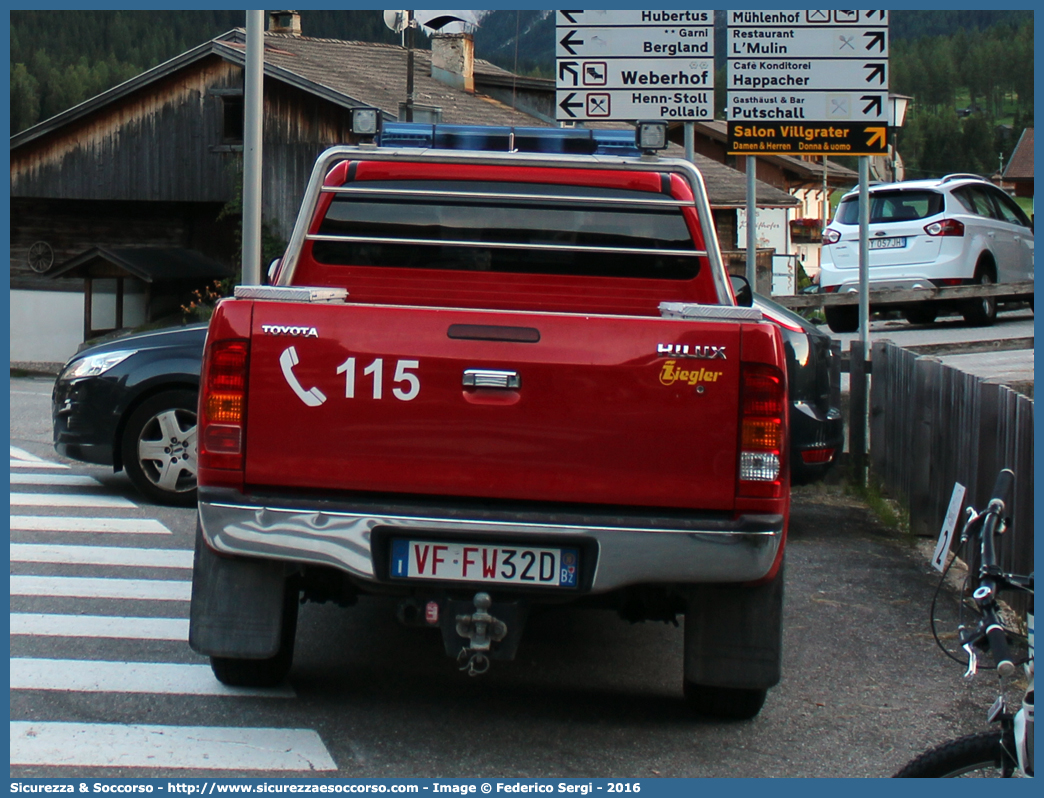 VF FW32D
Vigili del Fuoco Volontari Sesto
Freiwillige Feuerwehr Sexten
Toyota Hilux VII serie
Allestitore Ziegler Italiana GmbH
Parole chiave: VFV;V.F.V.;Vigili;Fuoco;Volontari;Freiwillige;Feuerwehr;Sesto;Sexten;Toyota;Hilux;Ziegler;Italiana