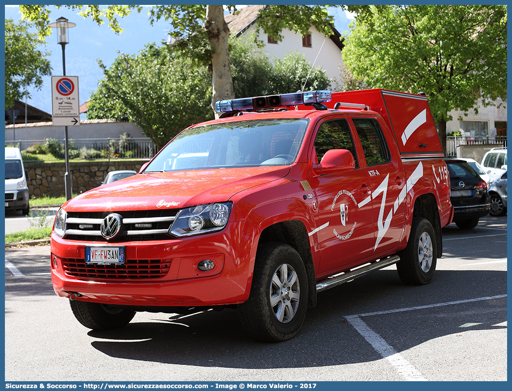 VF FW3AN
Vigili del Fuoco Volontari Cornaiano-Colterenzio
Freiwillige Feuerwehr Girlan-Schreckbichl
Volkswagen Amarok
Allestitore Ziegler Italiana GmbH
Parole chiave: VFV;V.F.V.;Vigili;Fuoco;Volontari;Freiwillige;Feuerwehr;Cornaiano;Colterenzio;Girlan;Schreckbichl;Volkswagen;Amarok;Ziegler