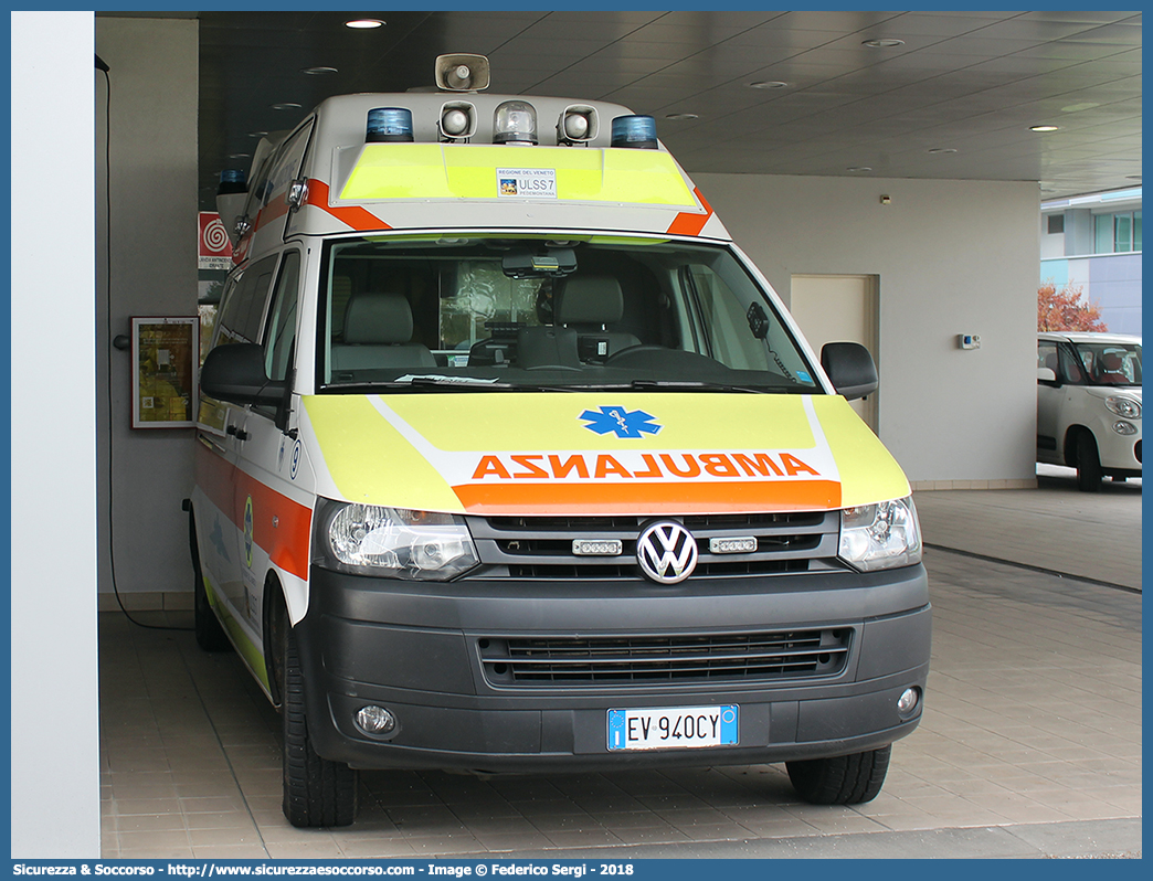 9
SUEM 118 Alto Vicentino
Azienda ULSS 7 - Pedemontana
Santorso
Volkswagen Transporter T5 restyling
Allestitore Mariani Fratelli S.r.l.
Parole chiave: 118;SUEM;S.U.E.M.;Alto;Vicentino;Vicenza;Ambulanza;Autoambulanza;Volkswagen;Transporter;T5;Mariani Fratelli