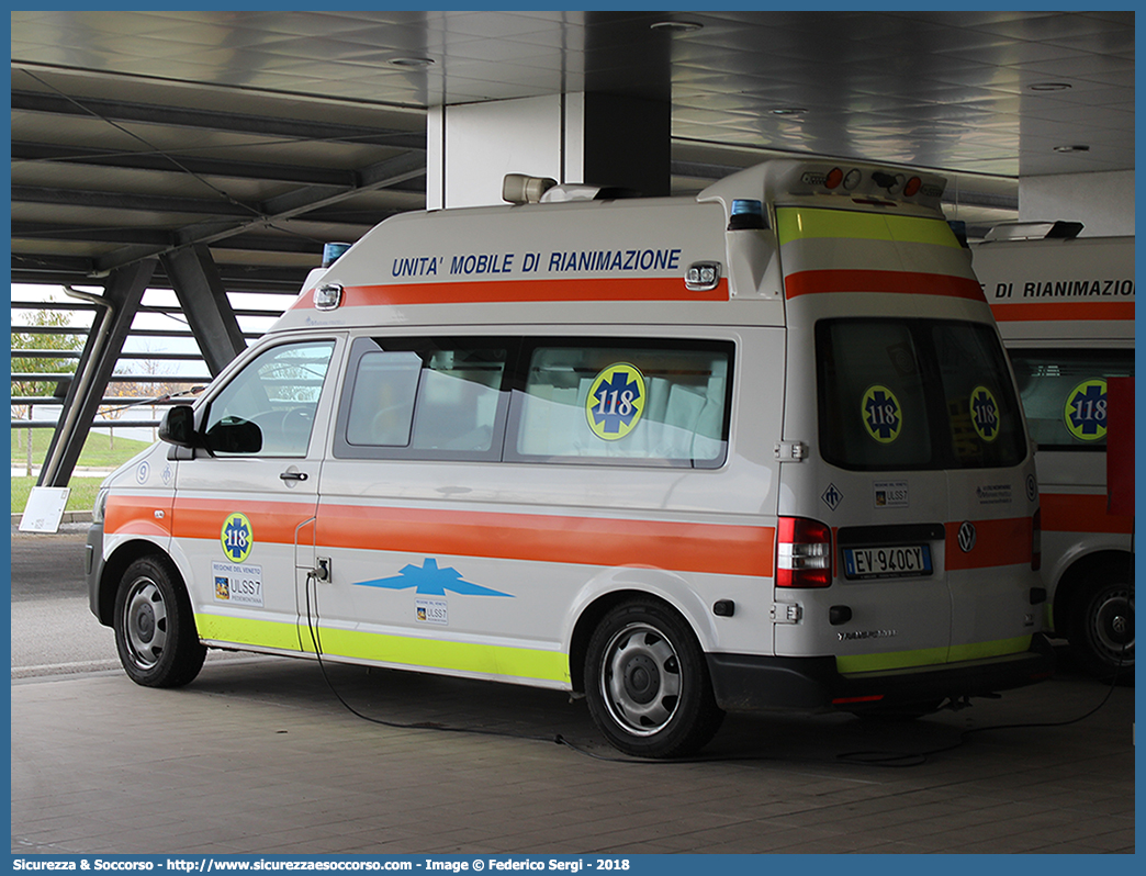 9
SUEM 118 Alto Vicentino
Azienda ULSS 7 - Pedemontana
Santorso
Volkswagen Transporter T5 restyling
Allestitore Mariani Fratelli S.r.l.
Parole chiave: 118;SUEM;S.U.E.M.;Alto;Vicentino;Vicenza;Ambulanza;Autoambulanza;Volkswagen;Transporter;T5;Mariani Fratelli