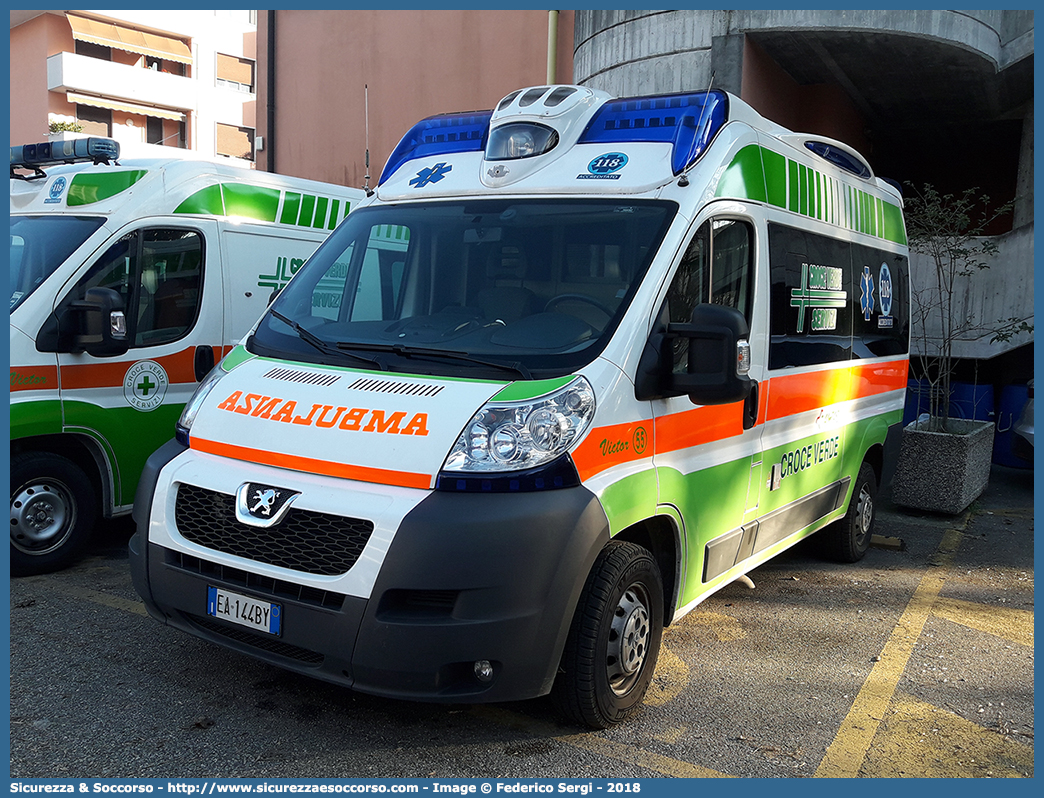 Victor 55
Croce Verde Servizi
Peugeot Boxer III serie
Allestitore Aricar S.p.A.
Parole chiave: Croce;Verde;Servizi;Padova;Ambulanza;Peugeot;Boxer;Aricar