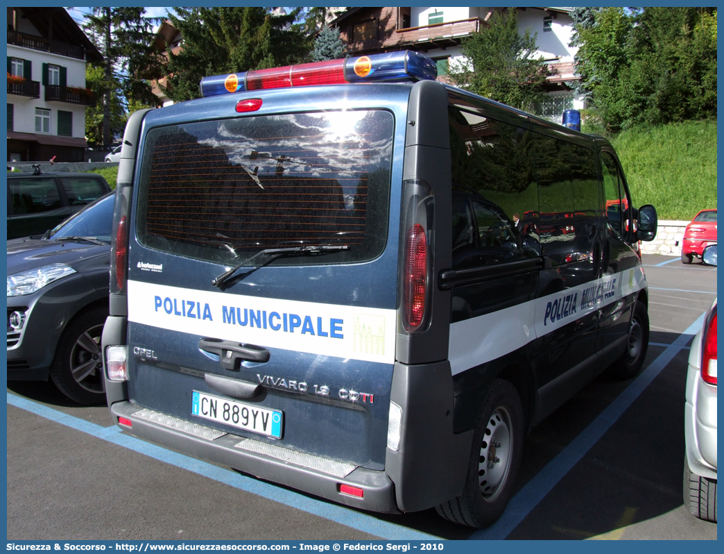 -
Polizia Locale
Comune di Cortina d'Ampezzo
Opel Vivaro I serie
Allestitore Bertazzoni S.r.l.
Parole chiave: PL;P.L.;PM;P.M.;Polizia;Locale;Municipale;Cortina d&#039;Ampezzo;Cortina;Ampezzo;Opel;Vivaro;Bertazzoni