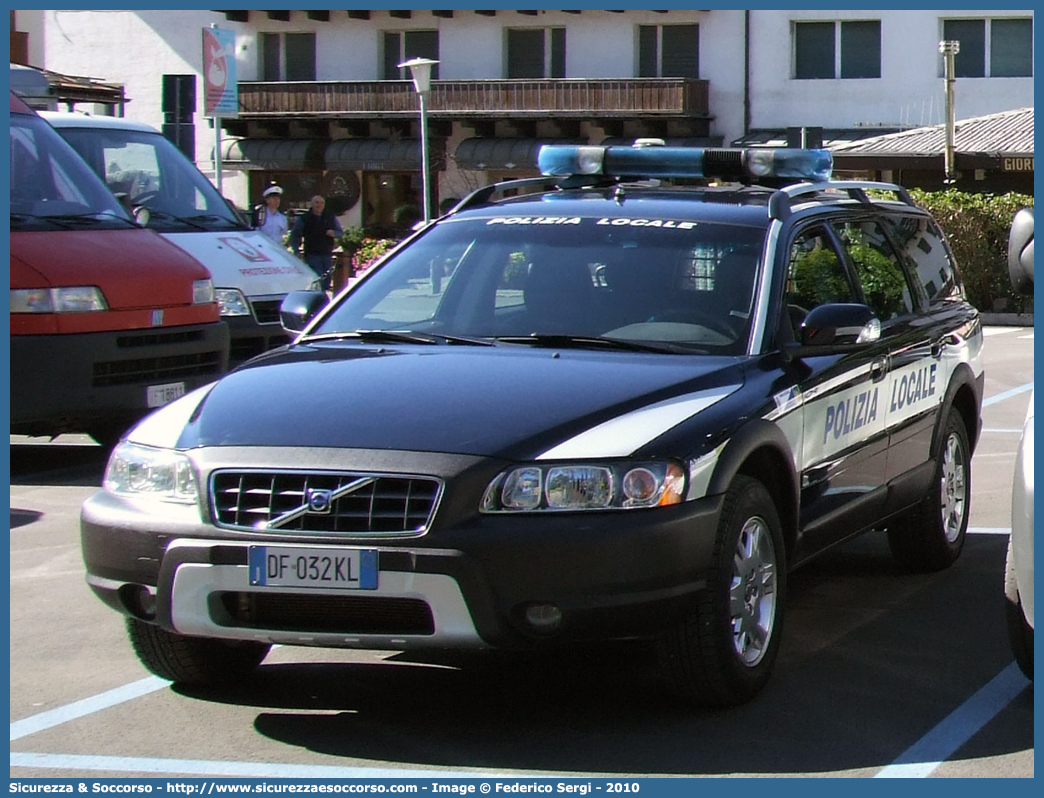 -
Polizia Locale
Comune di Cortina d'Ampezzo
Volvo XC70 II serie
Allestitore Bertazzoni S.r.l.
Parole chiave: PL;P.L.;PM;P.M.;Polizia;Locale;Municipale;Cortina d&#039;Ampezzo;Cortina;Ampezzo;Volvo;XC70;XC;70;Bertazzoni