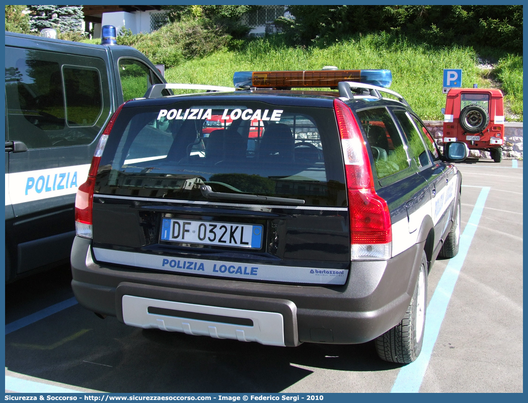 -
Polizia Locale
Comune di Cortina d'Ampezzo
Volvo XC70 II serie
Allestitore Bertazzoni S.r.l.
Parole chiave: PL;P.L.;PM;P.M.;Polizia;Locale;Municipale;Cortina d&#039;Ampezzo;Cortina;Ampezzo;Volvo;XC70;XC;70;Bertazzoni