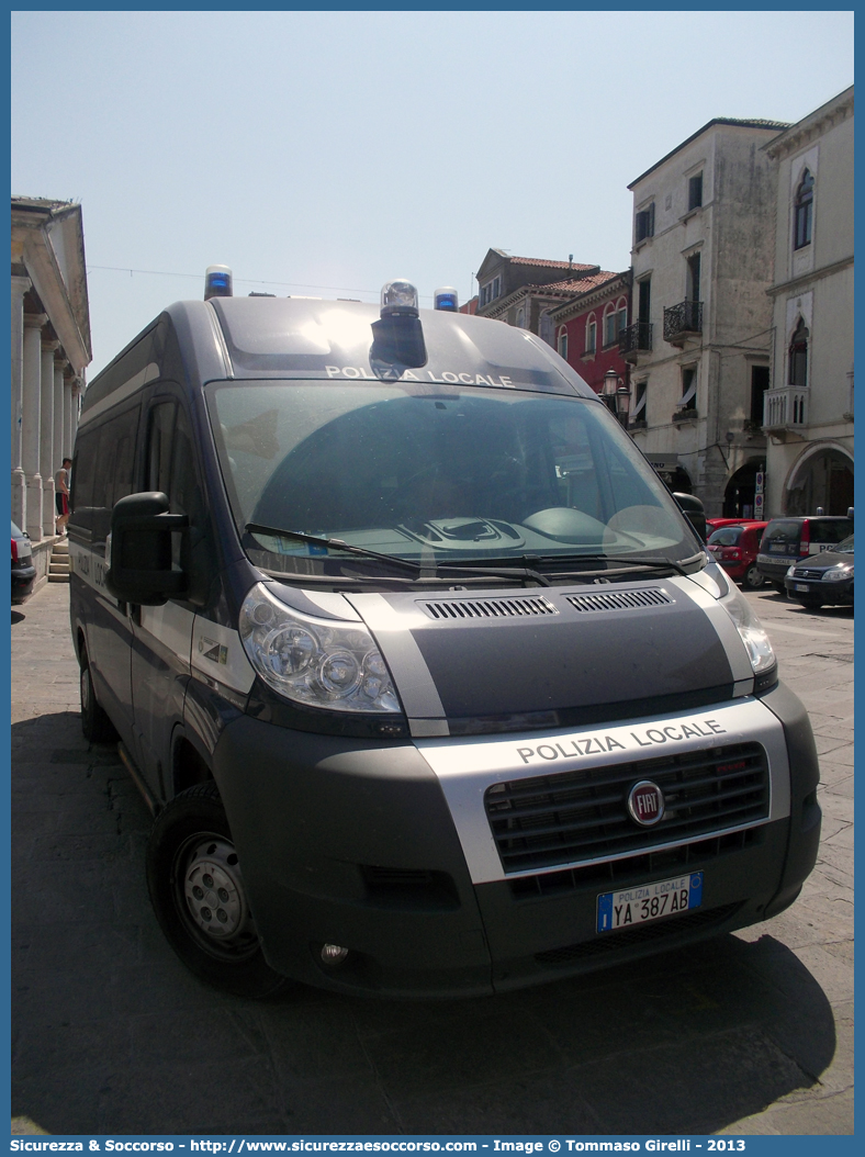 Polizia Locale YA387AB
Polizia Locale
Comune di Chioggia
Fiat Ducato III serie
Allestitore Bertazzoni S.r.l.
Parole chiave: PL;P.L.;PM;P.M.;Polizia;Locale;Municipale;Chioggia;Fiat;Ducato;X250;Bertazzoni