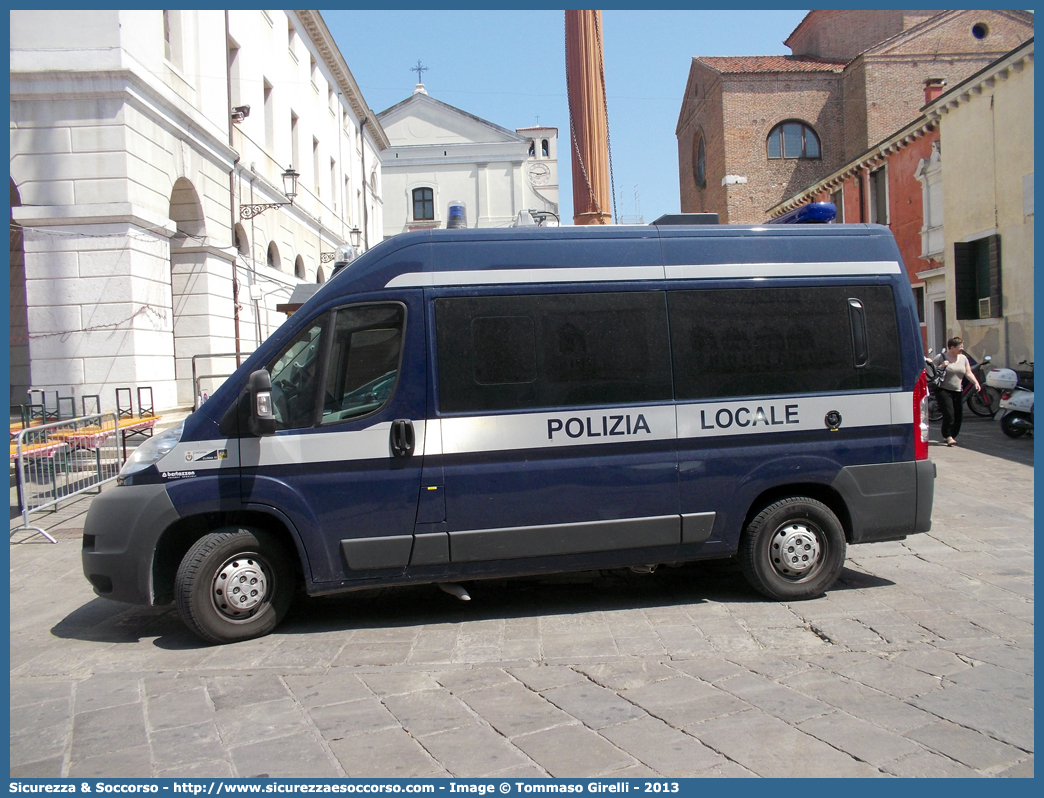 Polizia Locale YA387AB
Polizia Locale
Comune di Chioggia
Fiat Ducato III serie
Allestitore Bertazzoni S.r.l.
Parole chiave: PL;P.L.;PM;P.M.;Polizia;Locale;Municipale;Chioggia;Fiat;Ducato;X250;Bertazzoni