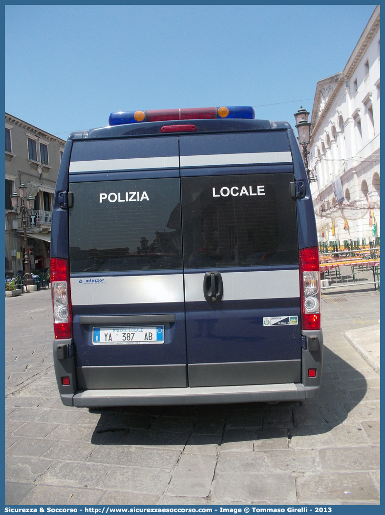 Polizia Locale YA387AB
Polizia Locale
Comune di Chioggia
Fiat Ducato III serie
Allestitore Bertazzoni S.r.l.
Parole chiave: PL;P.L.;PM;P.M.;Polizia;Locale;Municipale;Chioggia;Fiat;Ducato;X250;Bertazzoni