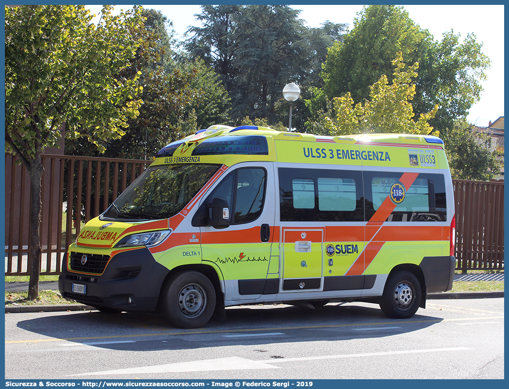 DELTA 01
SUEM 118 Venezia Mestre
Azienda ULSS 3 - Serenissima
Dolo
Fiat Ducato III serie restyling
Allestitore Ambitalia S.p.A.
(variante)
Parole chiave: 118;SUEM;S.U.E.M.;Dolo;Mirano;Riviera;Brenta;Ambulanza;Autoambulanza;Fiat;Ducato;X290;X 290;Ambitalia