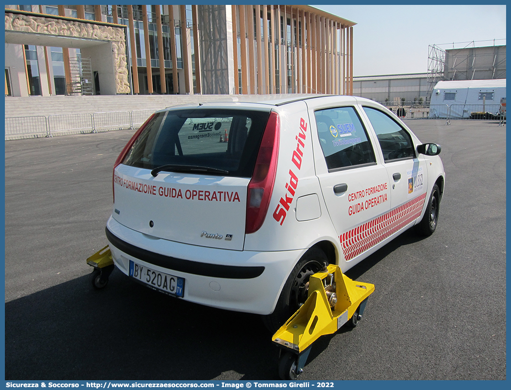 -
SUEM 118 Treviso Emergenza
Azienda ULSS 2 - Marca Trevigiana
Centro Formazione Guida Operativa
Fiat Punto II serie
Parole chiave: 118;SUEM;S.U.E.M.;Treviso;Emergenza;Azienda;ULSS;2;Marca;Trevigiana;Centro;Formazione;Guida;Operativa;Fiat;Punto