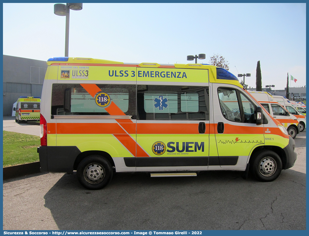 Mike 05
SUEM 118 Venezia Mestre
Azienda ULSS 3 - Serenissima
Mirano
Fiat Ducato III serie restyling
Allestitore Ambitalia S.p.A.
Parole chiave: 118;SUEM;S.U.E.M.;Dolo;Mirano;Riviera;Brenta;Ambulanza;Autoambulanza;Fiat;Ducato;X290;X 290;Ambitalia