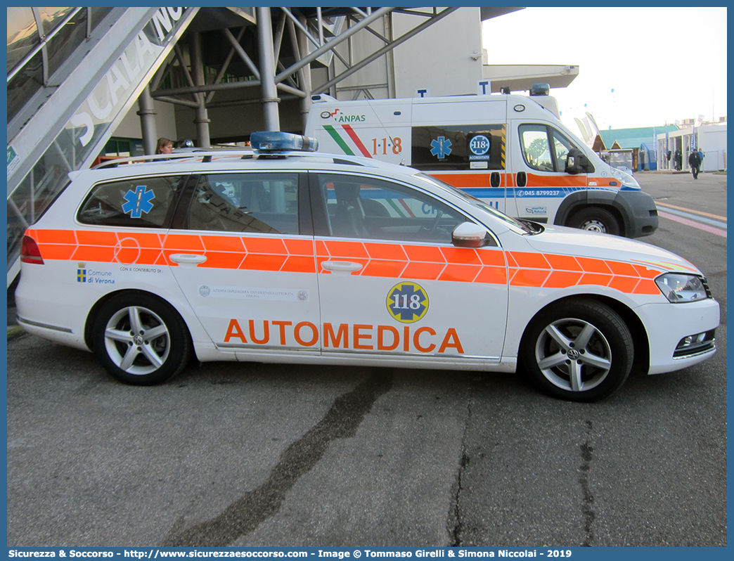 ALFA MIKE 01
SUEM 118 Verona Emergenza
Azienda ULSS 9 - Scaligera
Volkswagen Passat Variant V serie
Allestitore Polar Special Car S.n.c.
(variante)
Parole chiave: 118;Verona;Emergenza;SUEM;S.U.E.M.;Automedica;Volkswagen;Passat;Variant;Polar Special Car