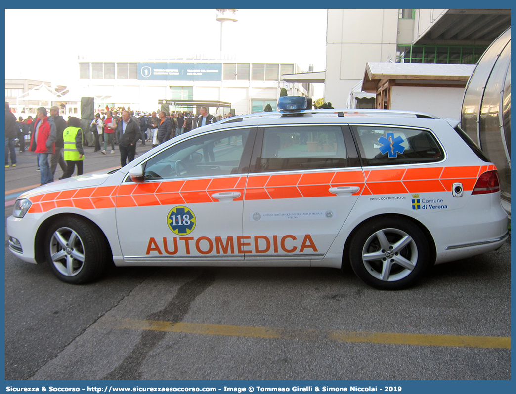 ALFA MIKE 01
SUEM 118 Verona Emergenza
Azienda ULSS 9 - Scaligera
Volkswagen Passat Variant V serie
Allestitore Polar Special Car S.n.c.
(variante)
Parole chiave: 118;Verona;Emergenza;SUEM;S.U.E.M.;Automedica;Volkswagen;Passat;Variant;Polar Special Car