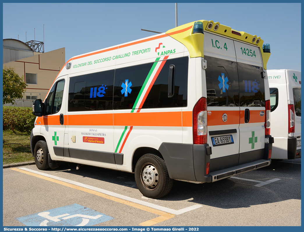 I.C. 4 - 14254
Volontari del Soccorso Cavallino Treporti
Fiat Ducato III serie
Allestitore Aricar S.p.A.
Parole chiave: Volontari;del;Soccorso;Cavallino;Treporti;Fiat;Ducato;Aricar;Ambulanza;Autoambulanza