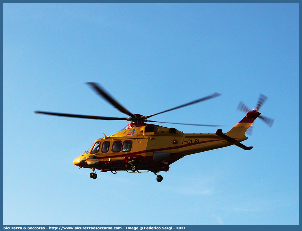 I-OLBI
118 Regione Sardegna
Agusta Westland AW139
Base di Olbia
ECHO LIMA 1
Parole chiave: 118;Regione;Sardegna;AREUS;A.R.E.U.S.;Airbus;Helicopters;Agusta;Westland;AW139;Olbia;Elicottero;Elisoccorso