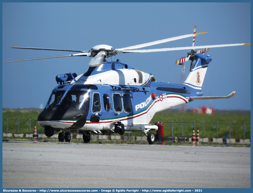 MM81978 / PS 116
Polizia di Stato
Reparto Volo
Leonardo Helicopters AW139
Parole chiave: PS;P.S.;Polizia;di;Stato;Pubblica;Sicurezza;Reparto;Volo;Agusta;Westland;Leonardo;Helicopters;139