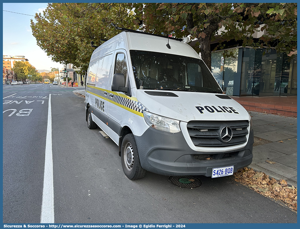 -
Commonwealth of Australia
South Australia Police
Mercedes Benz Sprinter II generation facelift
Parole chiave: Commonwealth;South;Australia;Police;Mercedes;Benz;Sprinter