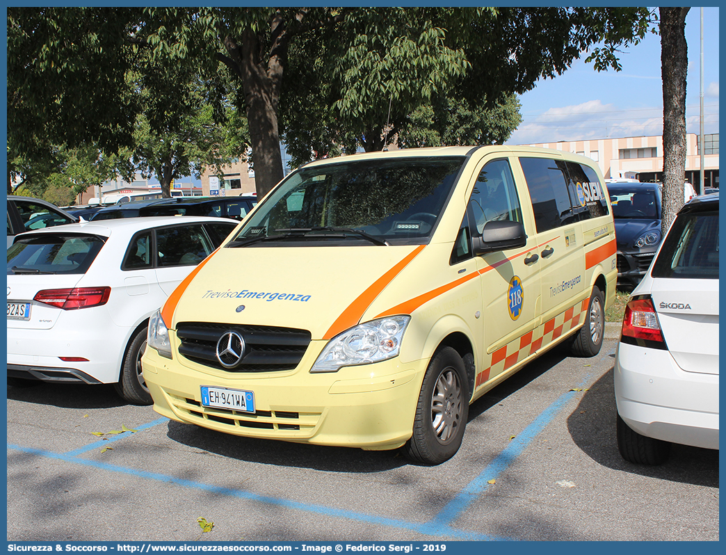 053
SUEM 118 Treviso Emergenza
Azienda ULSS 2 - Marca Trevigiana
Mercedes Benz Classe V II serie
Parole chiave: 118;SUEM;S.U.E.M.;Treviso;Emergenza;Ambulanza;Mercedes Benz;Classe;V;Viano