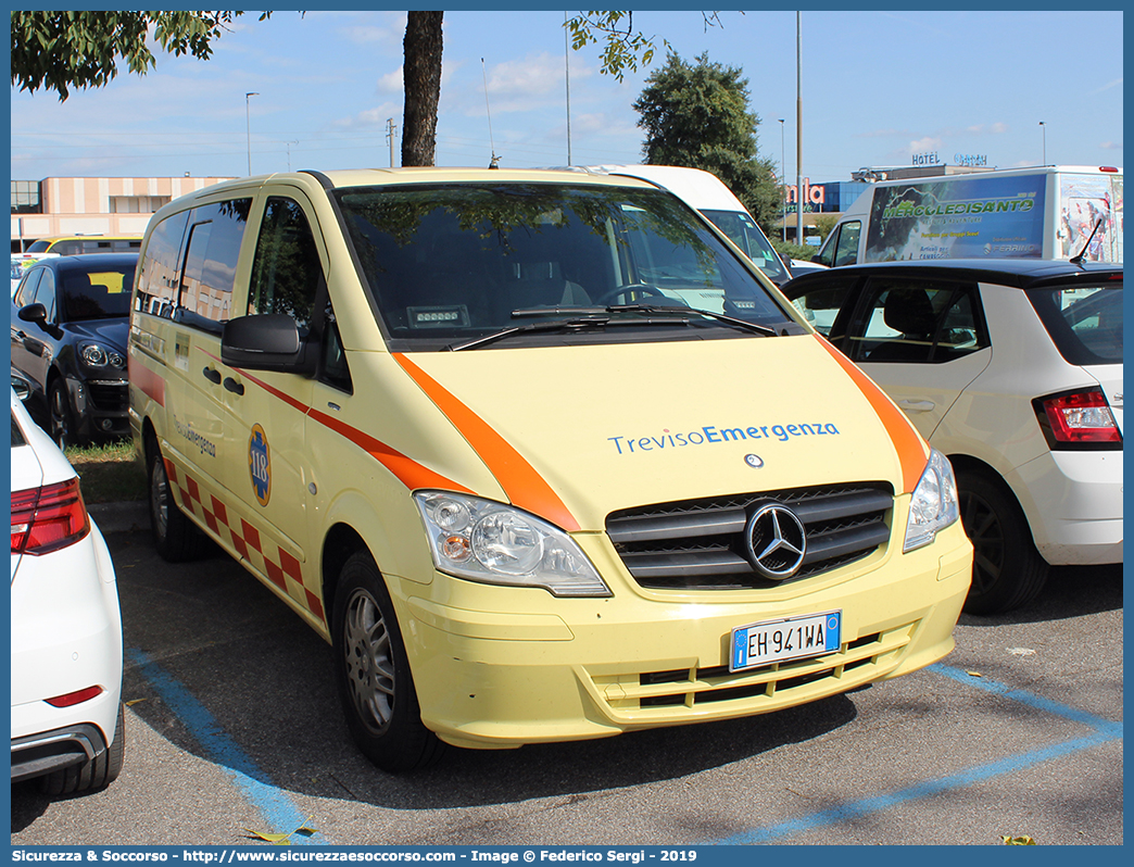 053
SUEM 118 Treviso Emergenza
Azienda ULSS 2 - Marca Trevigiana
Mercedes Benz Classe V II serie
Parole chiave: 118;SUEM;S.U.E.M.;Treviso;Emergenza;Ambulanza;Mercedes Benz;Classe;V;Viano