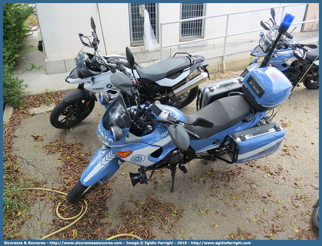 -
Polizia di Stato
Squadra Volante
Aprilia Pegaso 650 II serie
Parole chiave: PS;P.S.;Polizia;di;Stato;Polizia;Pubblica;Sicurezza;Aprilia;Pegaso;650