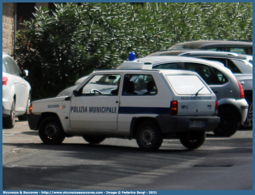 -
Polizia Municipale
Comune di Sassari
Fiat Panda I serie
Parole chiave: PL;P.L.;PM;P.M.;Polizia;Locale;Municipale;Sassari;Fiat;Panda