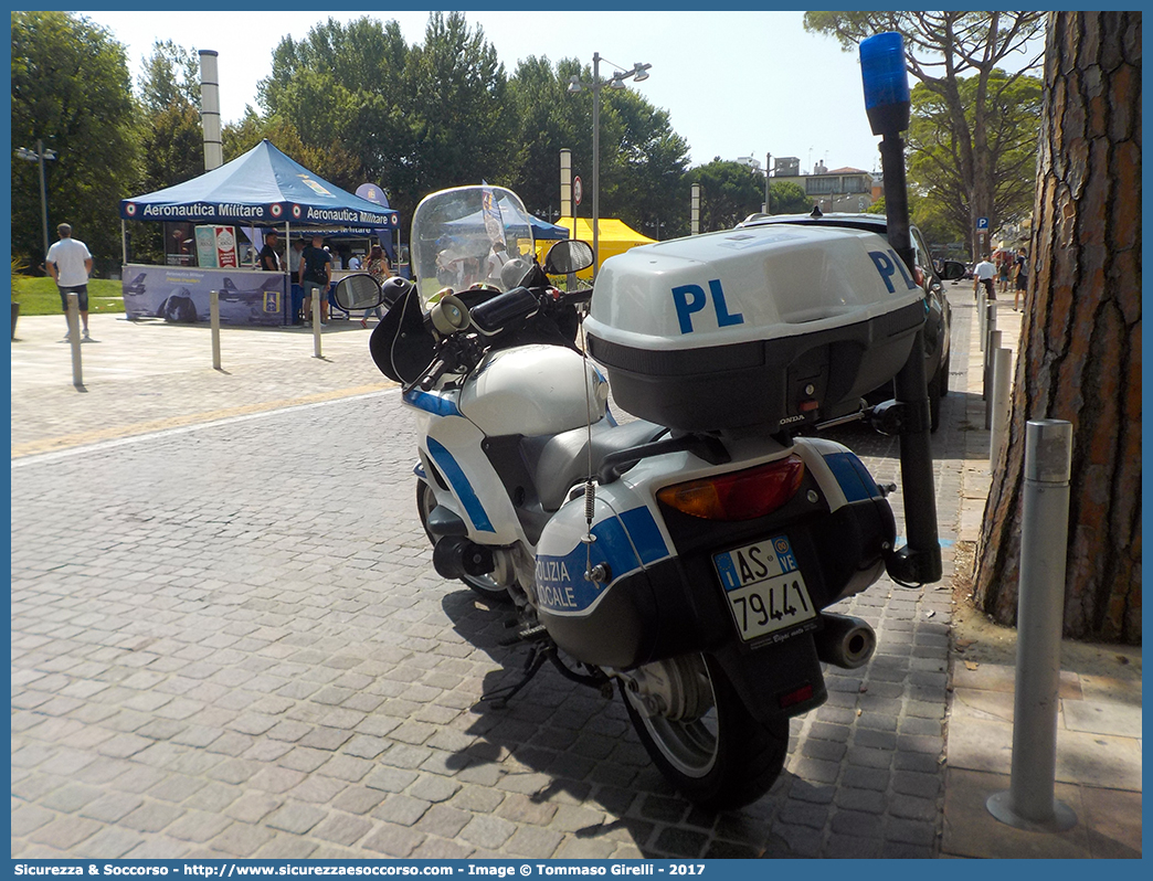 -
Polizia Locale
Comune di Jesolo
Honda Deauville
Parole chiave: PL;PM;P.L.;P.M.;Polizia;Locale;Municipale;Jesolo;Honda;Deauville