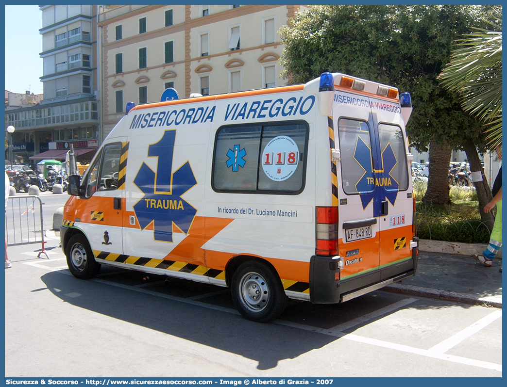 MA 01 07
Misericordia di Viareggio
Fiat Ducato II serie
Parole chiave: Misericordie;Misericordia;Ambulanza;Autoambulanza;Viareggio;Fiat;Ducato