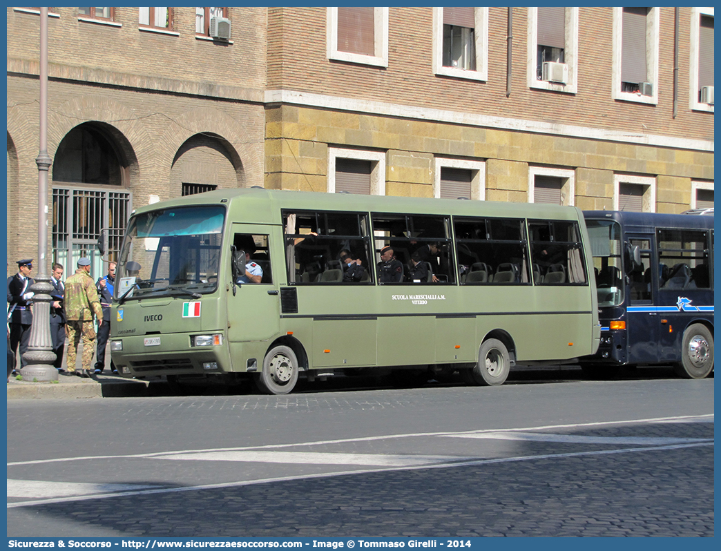 AM AK199
Aeronautica Militare Italiana
Iveco Cacciamali 100E18
Scuola Marescialli AM
Viterbo
Parole chiave: AMI;A.M.I.;Aeronautica;Militare;Italiana;Iveco;Cacciamali;100E18