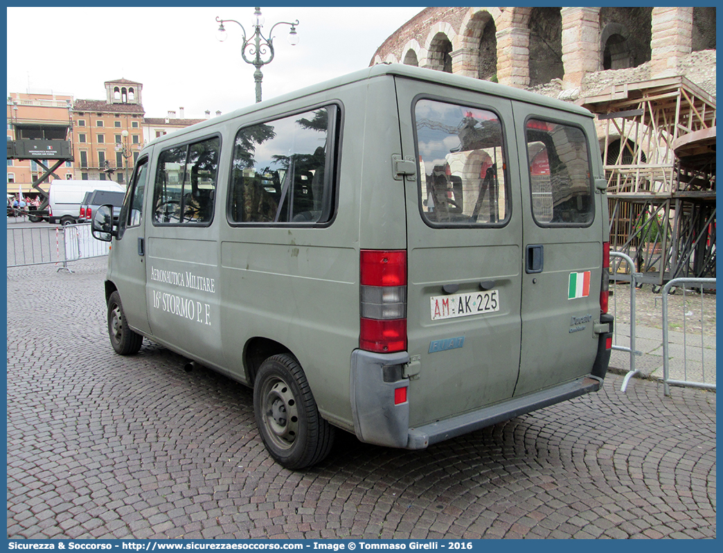 AM AK225
Aeronautica Militare Italiana
Fiat Ducato II serie
16° Stormo P.F.
Parole chiave: AMI;A.M.I.;Aeronautica;Militare;Italiana;Fiat;Ducato