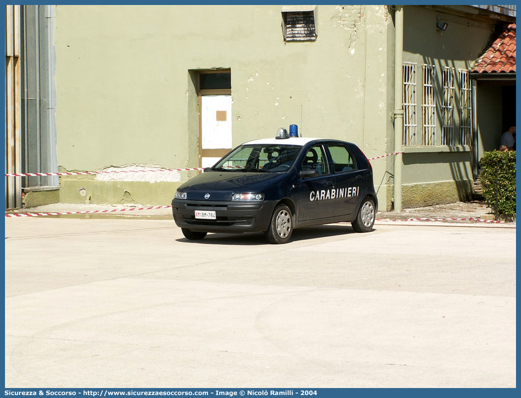 AM BM784
Arma dei Carabinieri
Reparto Carabinieri presso l'Aeronautica Militare
Fiat Punto II serie
Parole chiave: AM;A.M.;CC;C.C.;Arma;Carabinieri;Aeronautica;Militare;Fiat;Punto