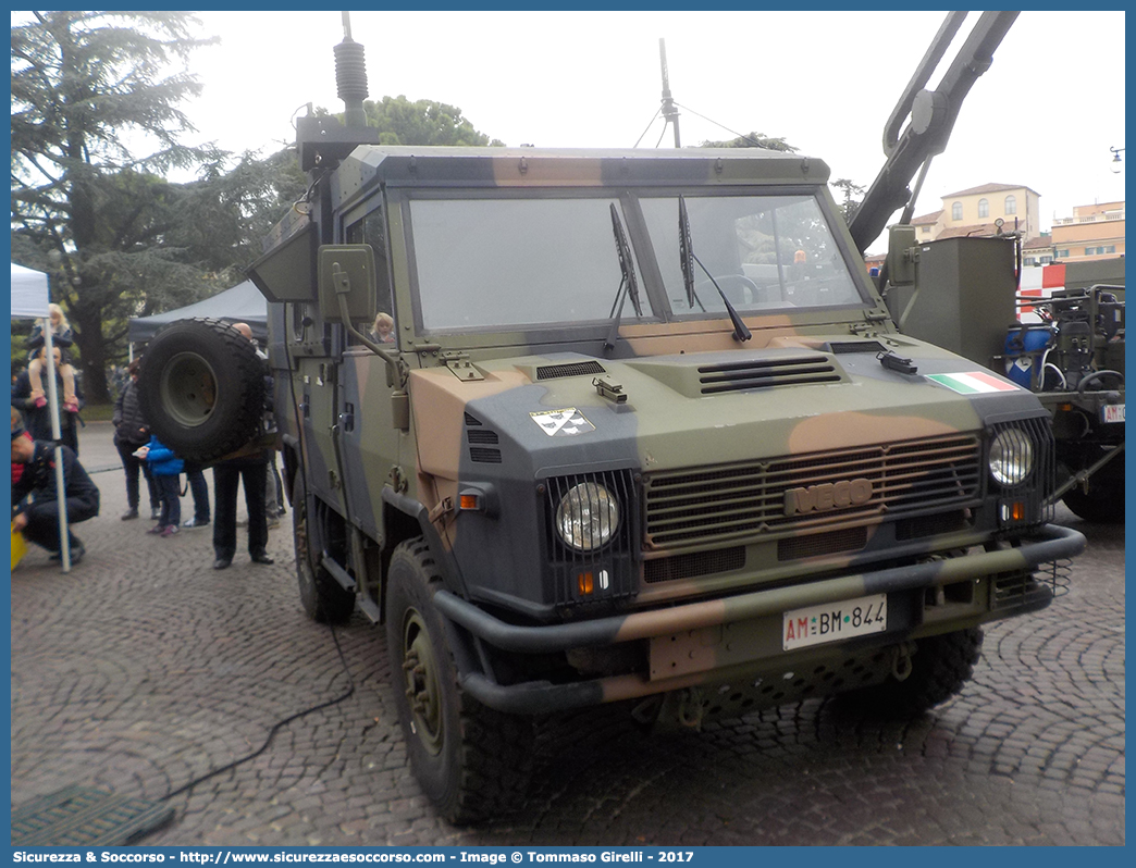 AM BM844
Aeronautica Militare Italiana
Iveco VM90
Posto Comando
Parole chiave: AMI;A.M.I.;Aeronautica;Militare;Italiana;Iveco;VM;90;VM90;Posto;Comando